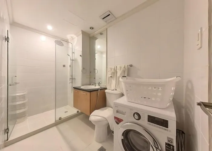Aparthotel Full-serviced One-bedroom In Crescent Park Residences Manila