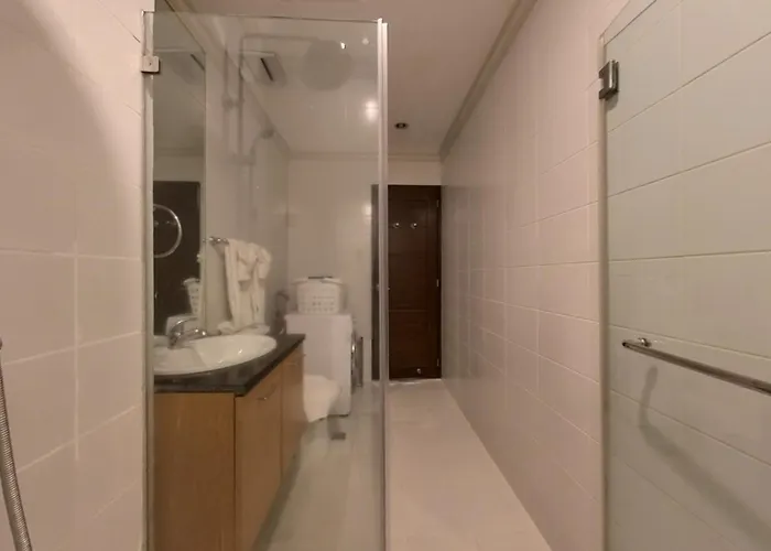 Aparthotel Full-serviced One-bedroom In Crescent Park Residences